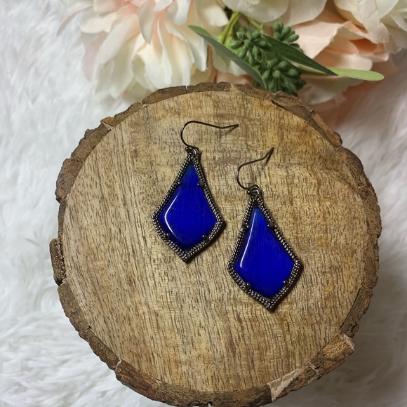 Teardrop Inspired Fashion Earrings - Picture 1 of 1